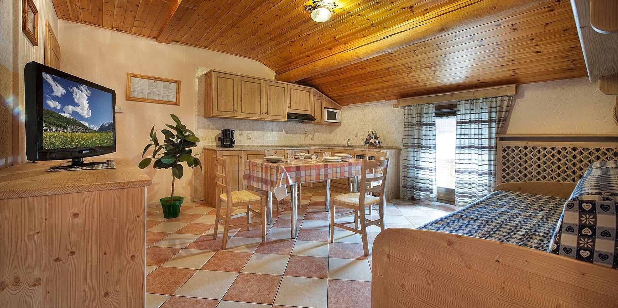 Baita Carosello Apt 4 By Livigno Accomodation Bagian luar foto
