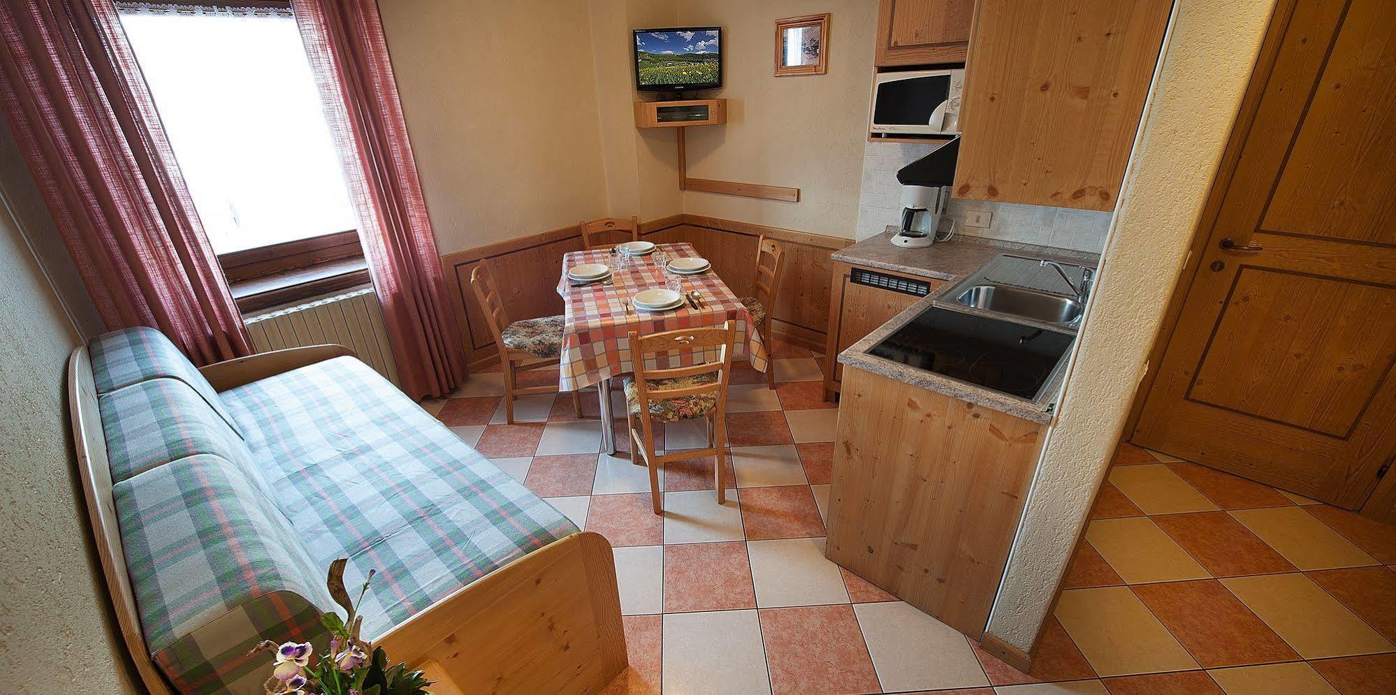Baita Carosello Apt 4 By Livigno Accomodation Bagian luar foto